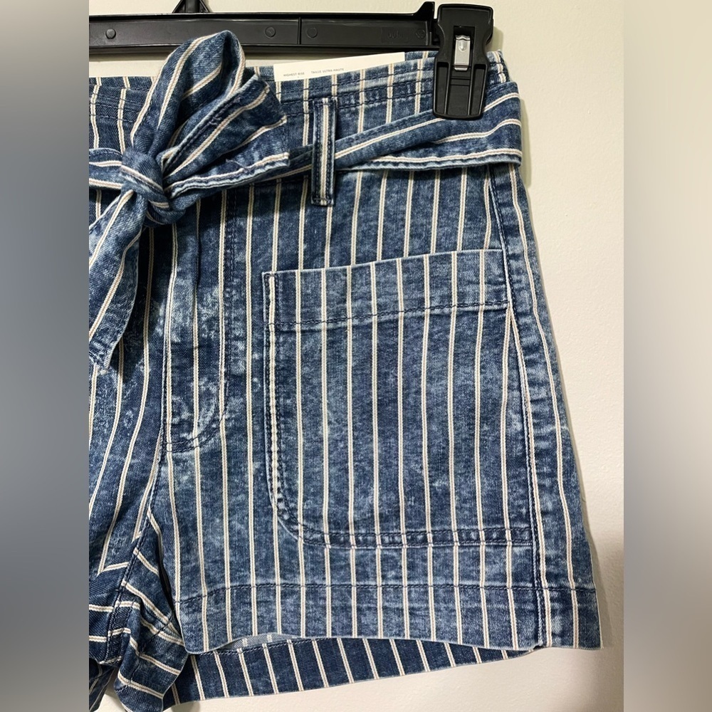 NWT American Eagle Stretch Highest Waist Mom Shorts Size 8 - Picture 3 of 8